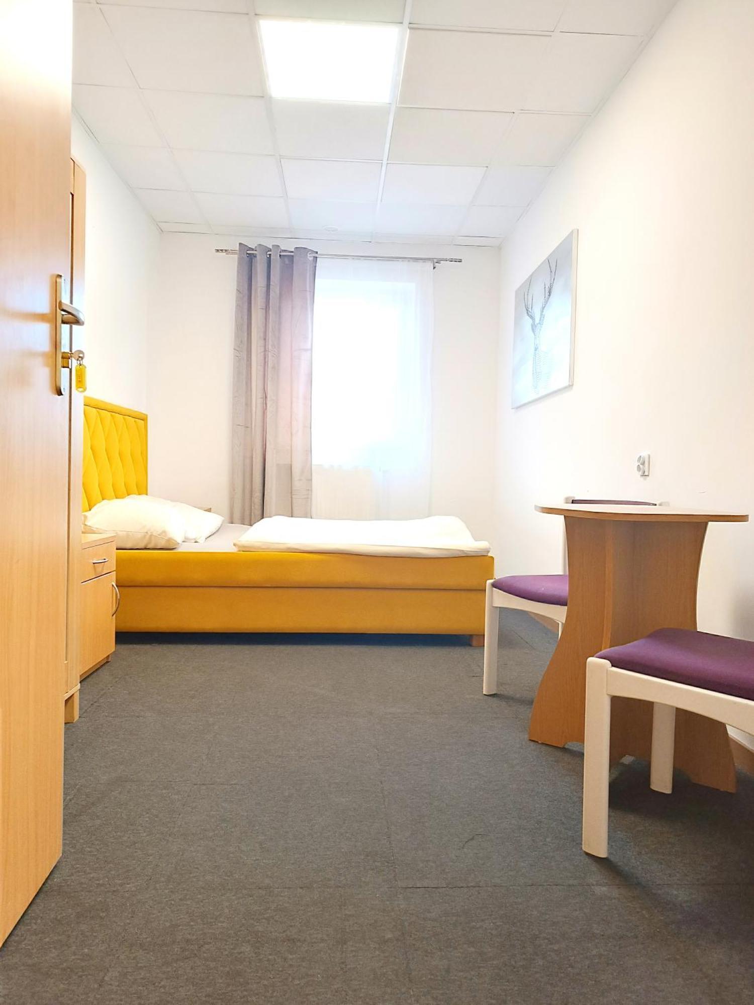 Hostel Krosnienska 12 زيلونا غورا المظهر الخارجي الصورة