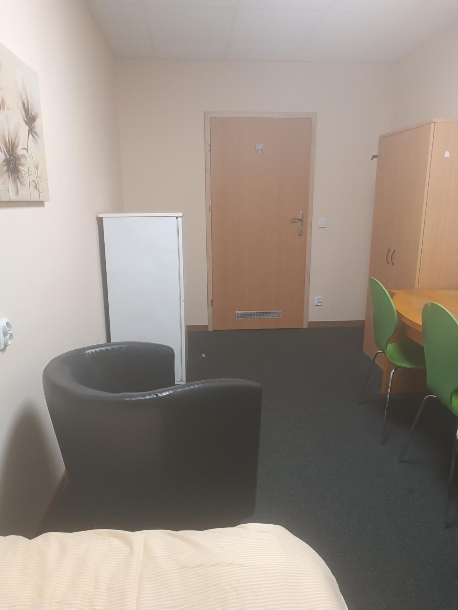 Hostel Krosnienska 12 زيلونا غورا المظهر الخارجي الصورة