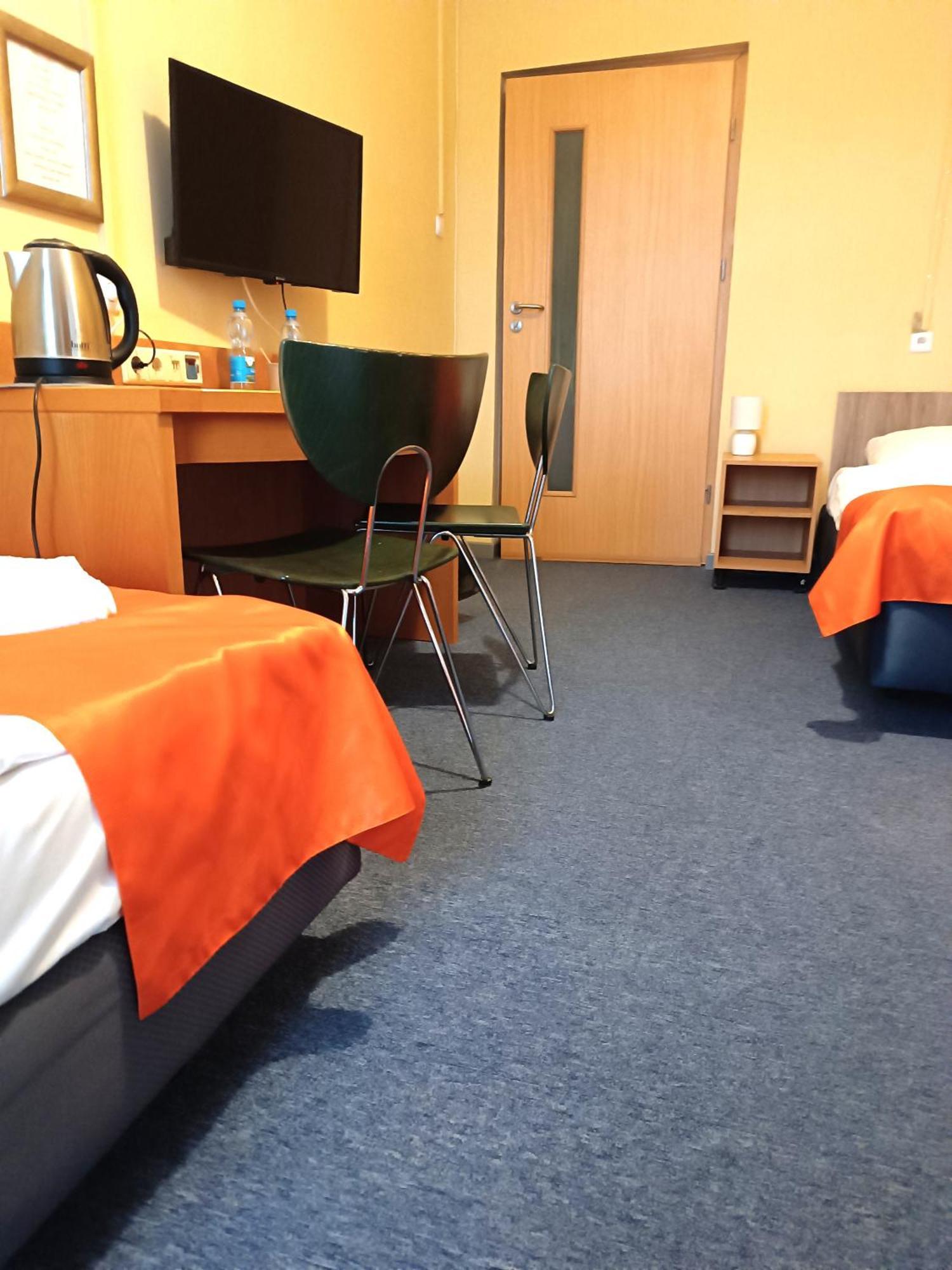 Hostel Krosnienska 12 زيلونا غورا المظهر الخارجي الصورة