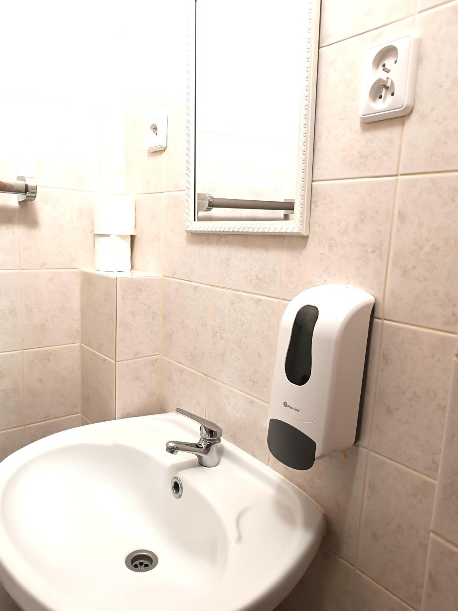 Hostel Krosnienska 12 زيلونا غورا المظهر الخارجي الصورة