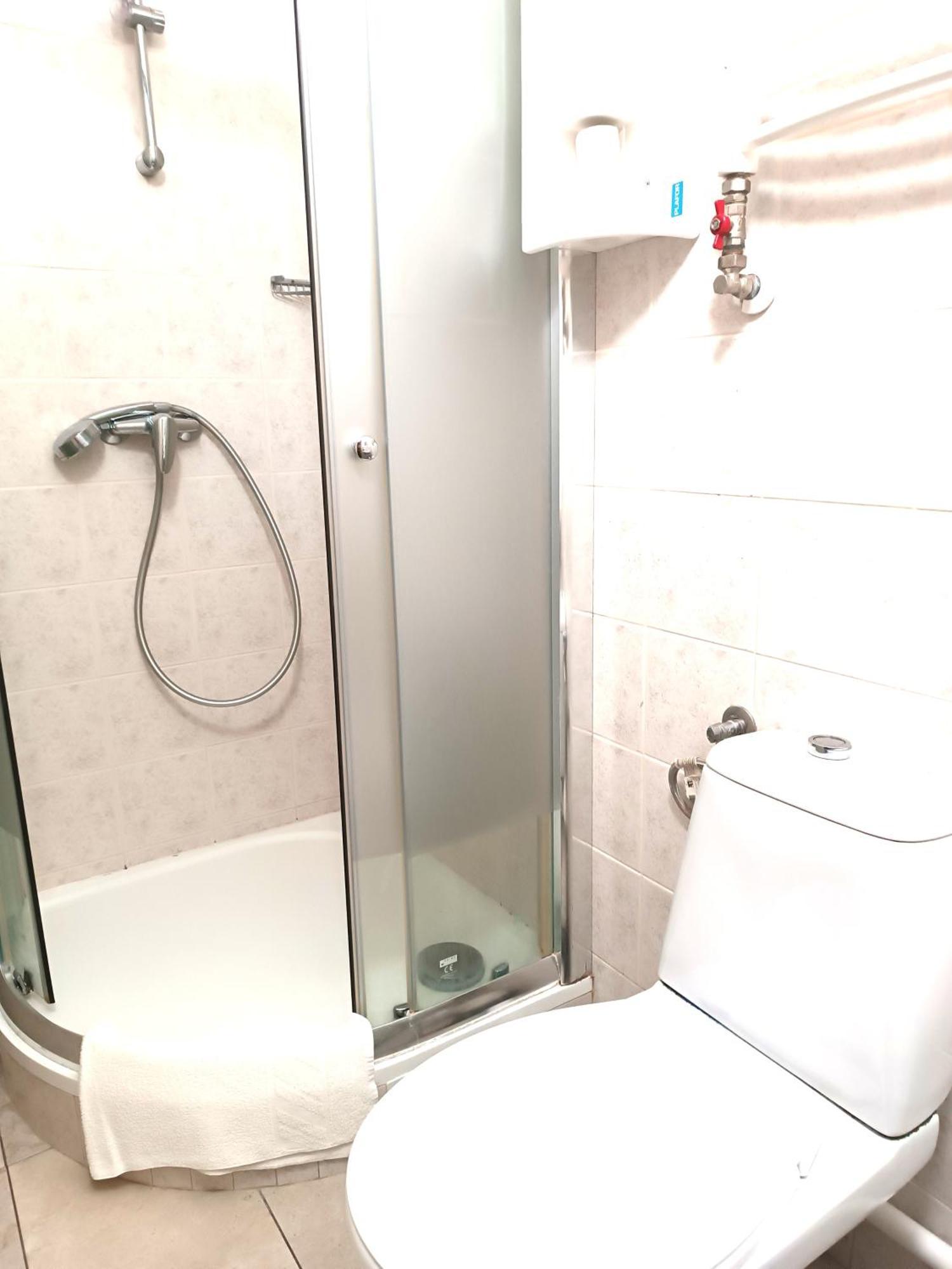 Hostel Krosnienska 12 زيلونا غورا المظهر الخارجي الصورة