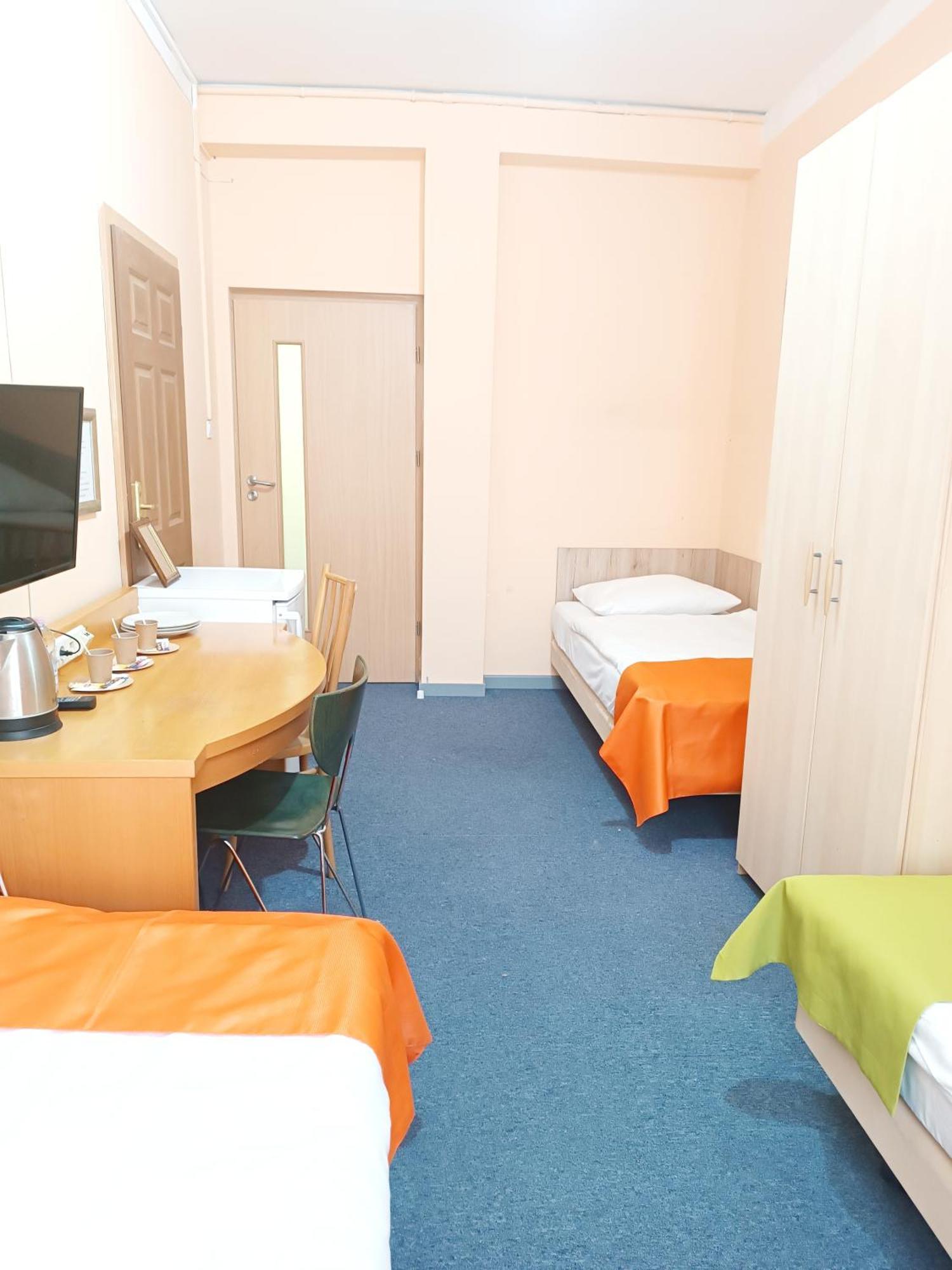 Hostel Krosnienska 12 زيلونا غورا المظهر الخارجي الصورة