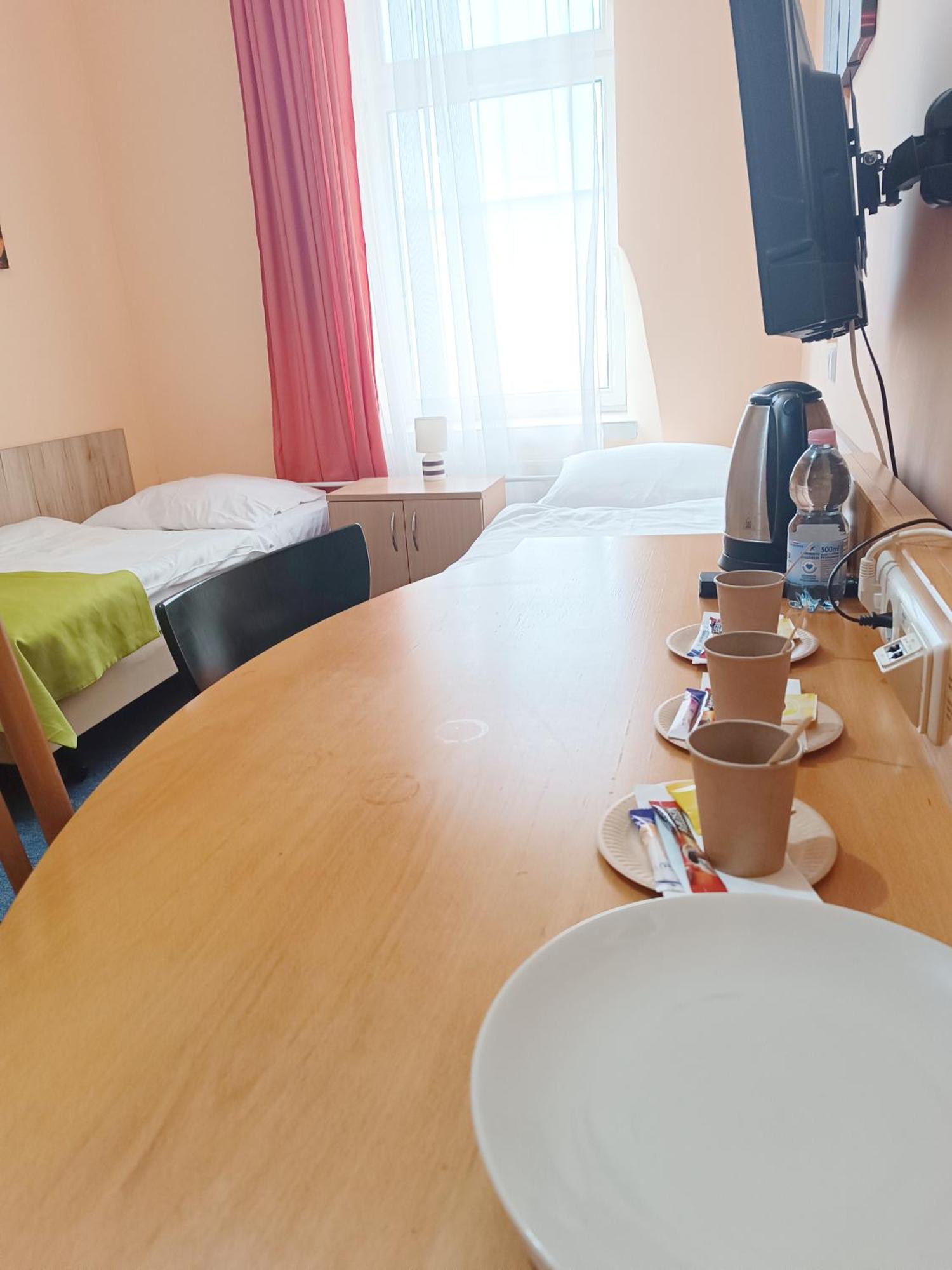 Hostel Krosnienska 12 زيلونا غورا المظهر الخارجي الصورة