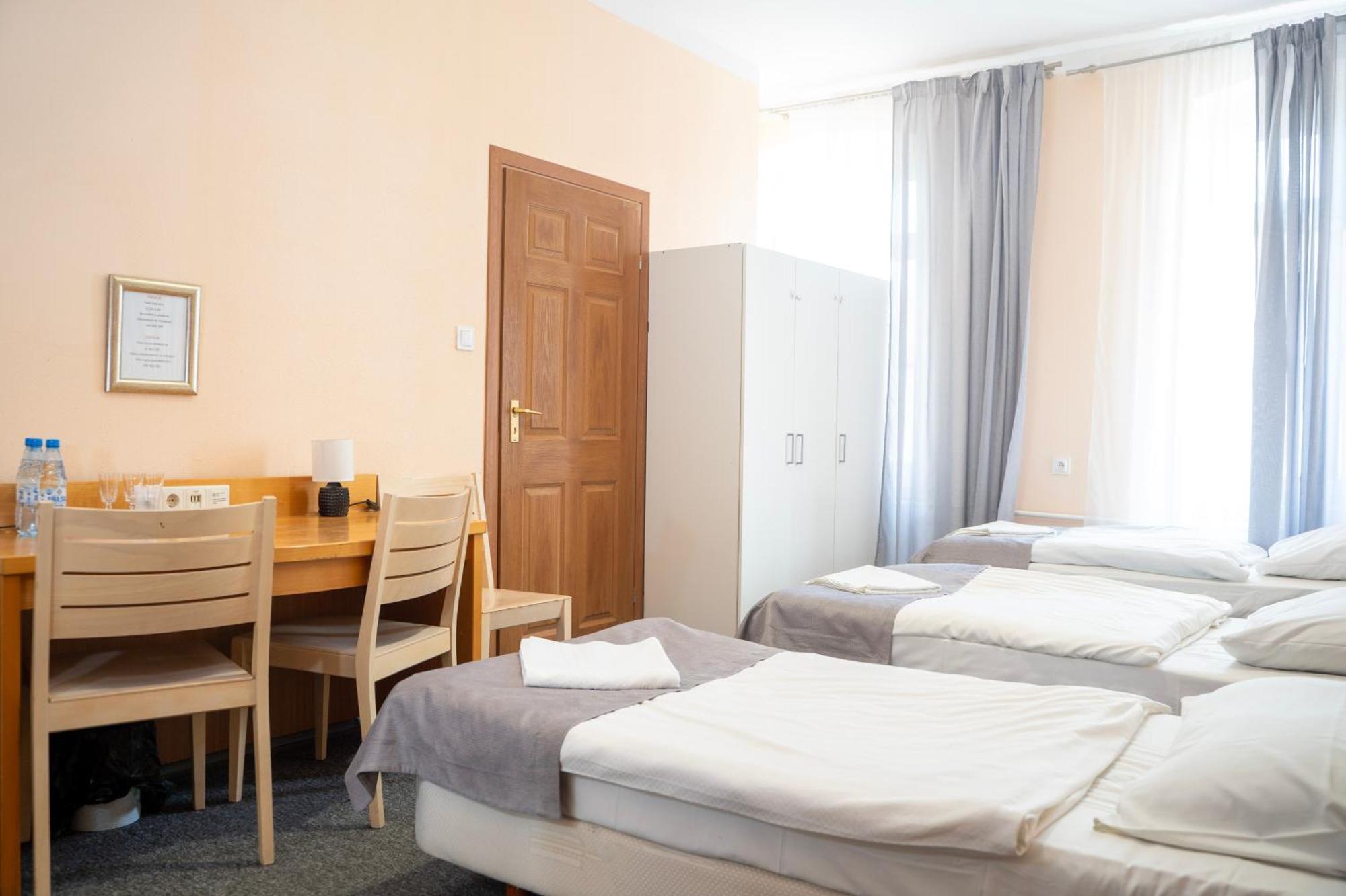 Hostel Krosnienska 12 زيلونا غورا المظهر الخارجي الصورة