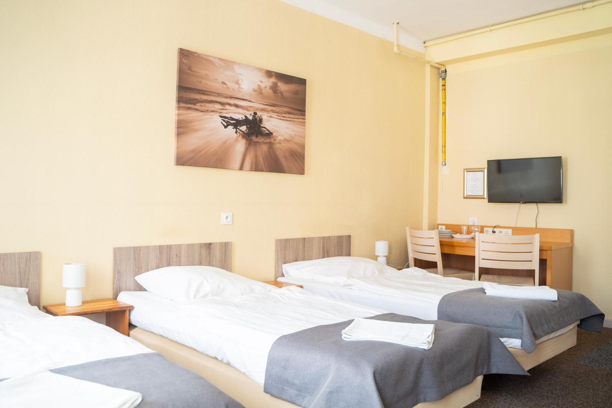 Hostel Krosnienska 12 زيلونا غورا المظهر الخارجي الصورة