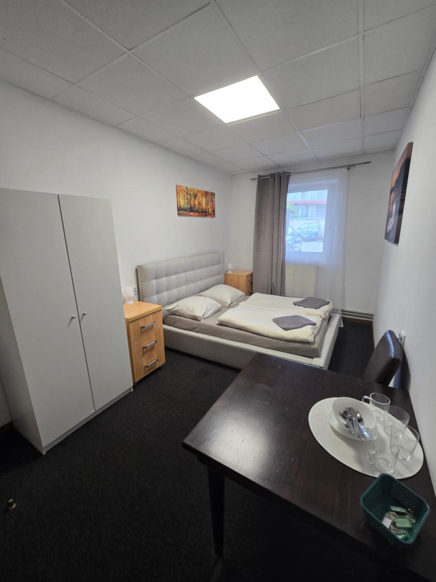 Hostel Krosnienska 12 زيلونا غورا المظهر الخارجي الصورة
