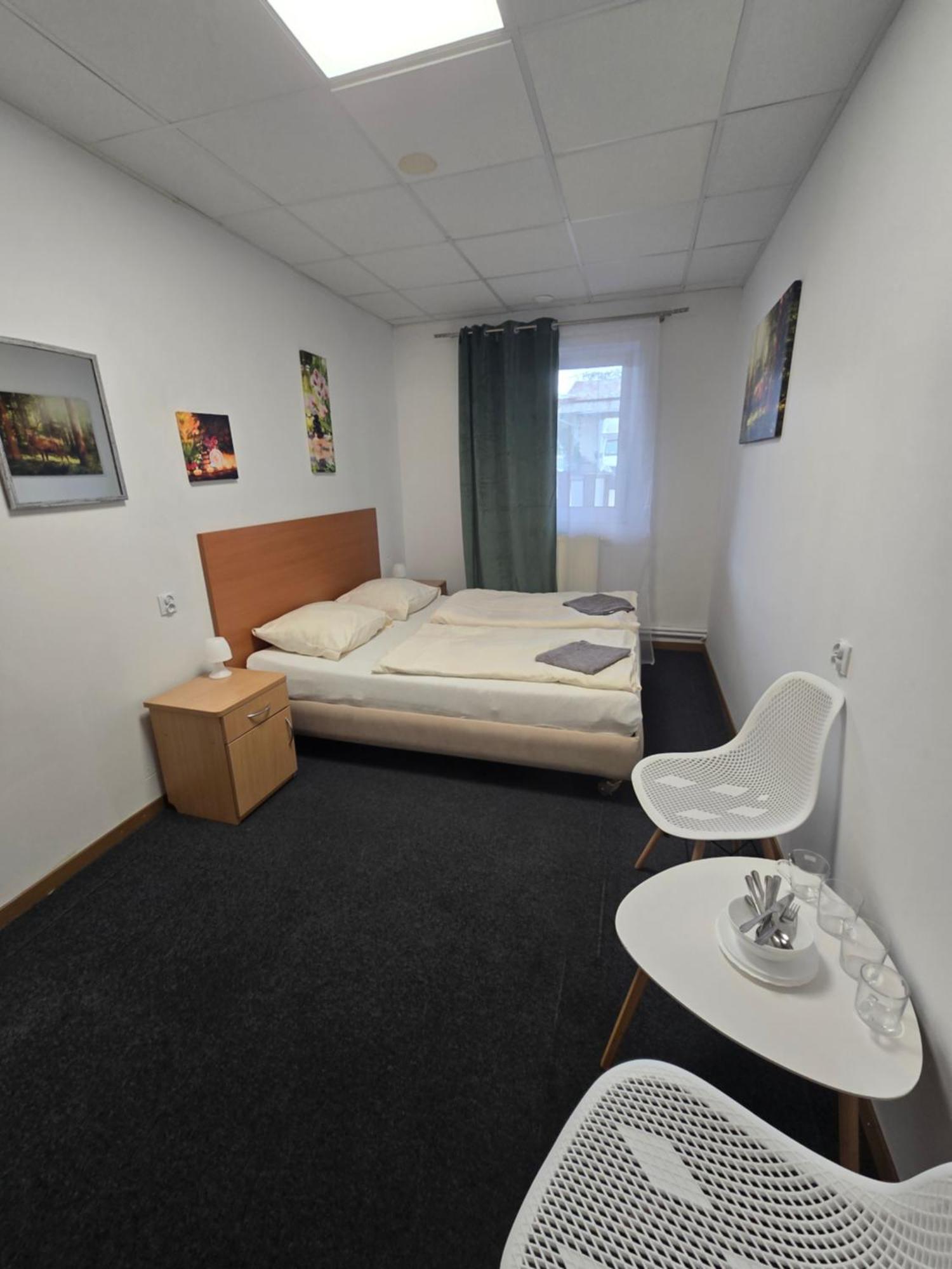 Hostel Krosnienska 12 زيلونا غورا المظهر الخارجي الصورة