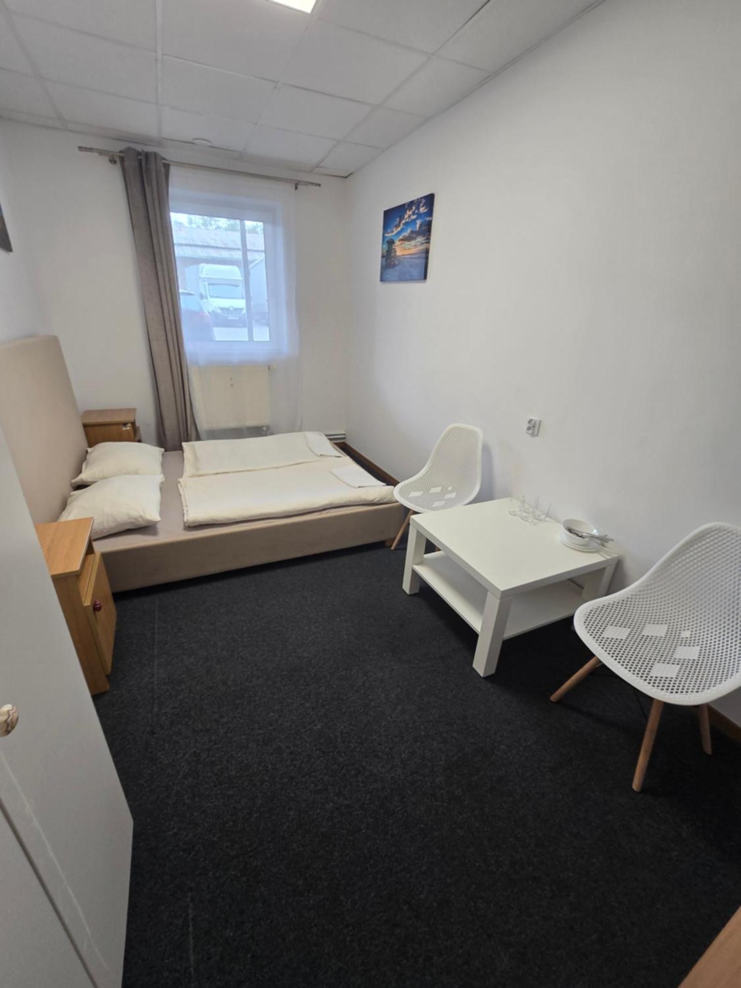 Hostel Krosnienska 12 زيلونا غورا المظهر الخارجي الصورة